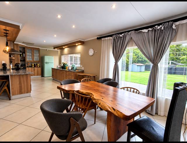 4 BEDROOM HOUSE TO LET IN THREE RIVERS EAST